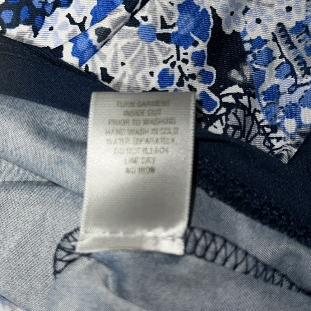 Woman’s blouse - Picture 7 of 7